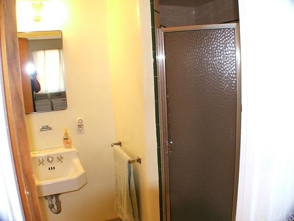 5th image of 153 Penfield St