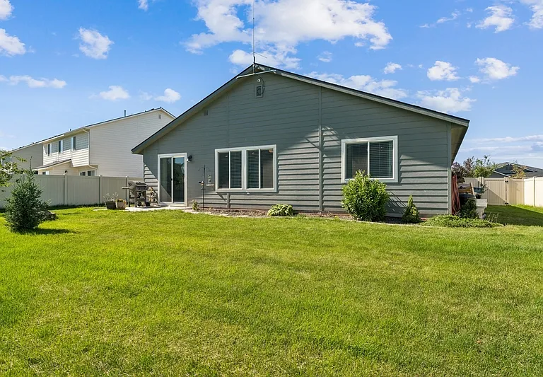8316 E Conant St — Photo 35