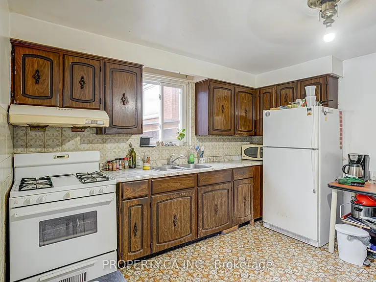 158 Hallam St #3 — Photo 10