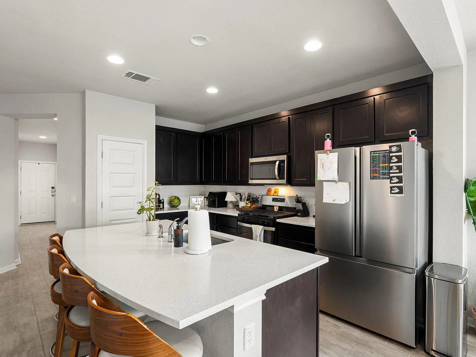 3 bed, 2.0 bath, 1600 sqft, $1,950 — Photo 3