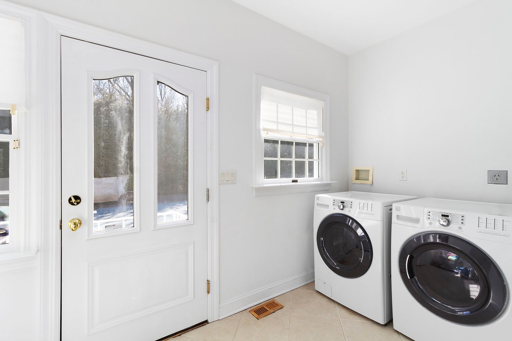  First Floor Sunny Laundy Room