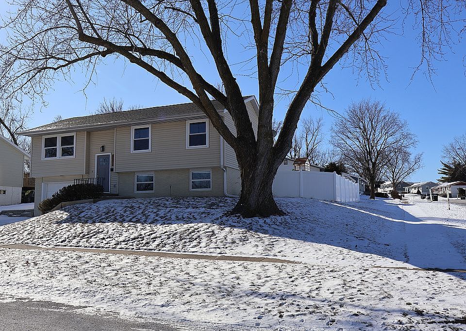 1st image of 1340 Parkview Dr