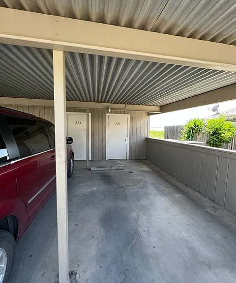 525 S West St — Photo 8