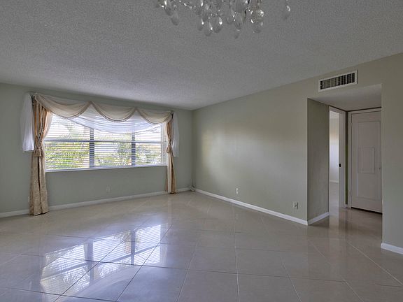 5th image of 550 SE 2nd Ave APT G26