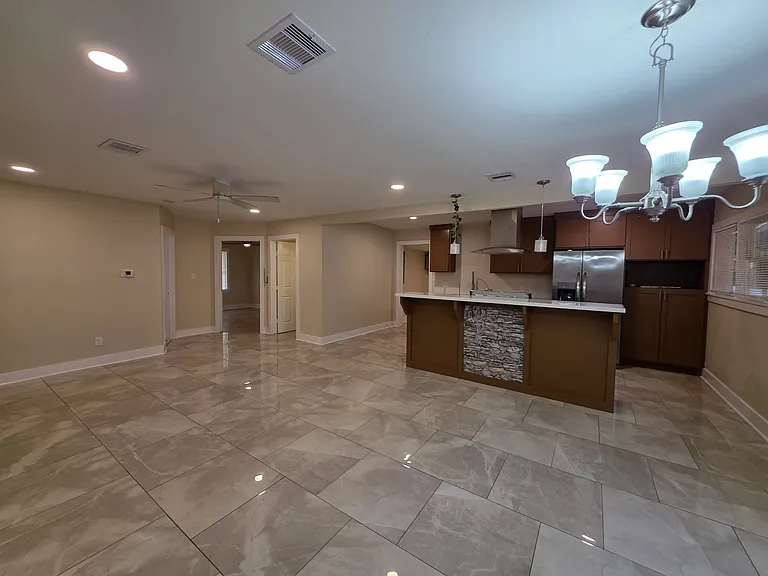 522 E Davilla Ave — Photo 5