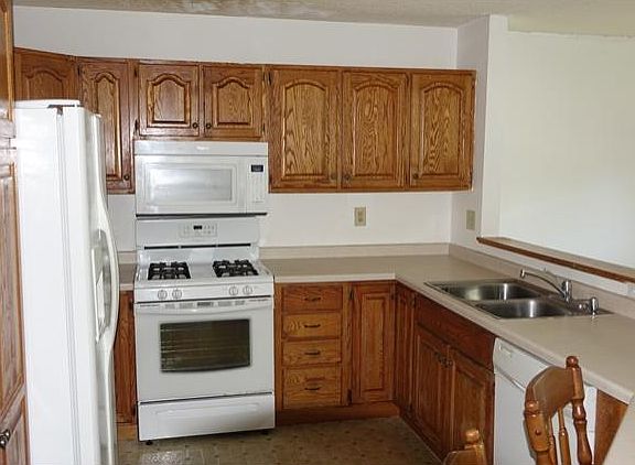 4th image of 478 Gentry Ave N