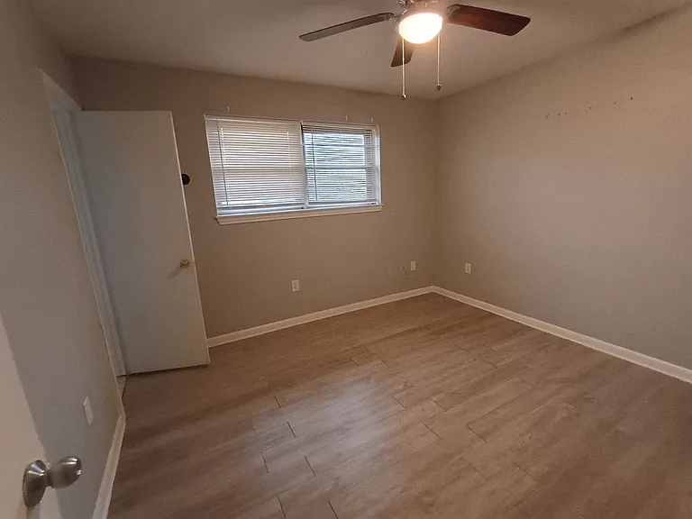 1666 N Rosedale Dr — Photo 6