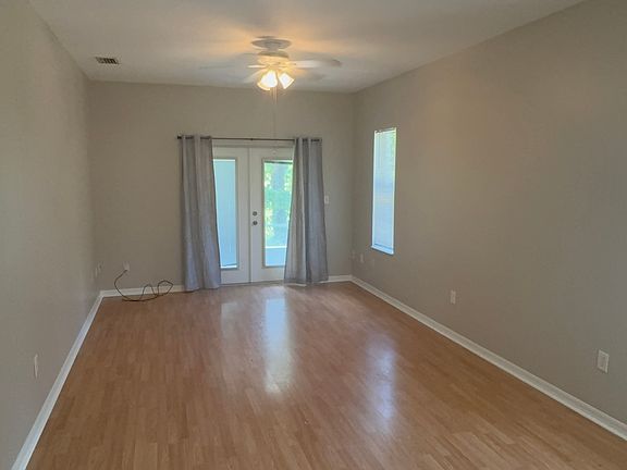 5th image of 1054 Claudia St