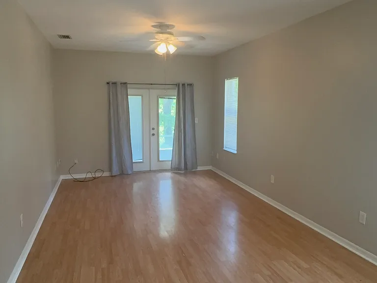 1054 Claudia St — Photo 5