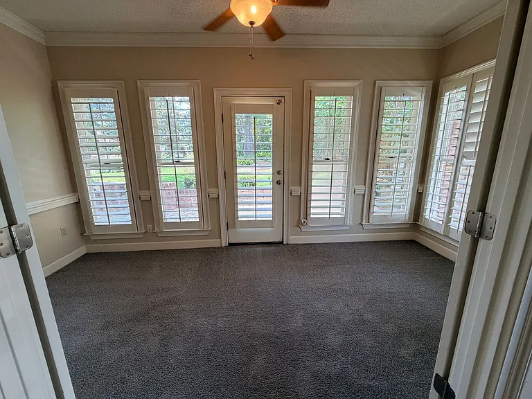 1009 Williamsburg Dr — Photo 35