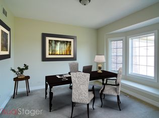 40W489 Stonecrest Dr, Elgin, IL 60124