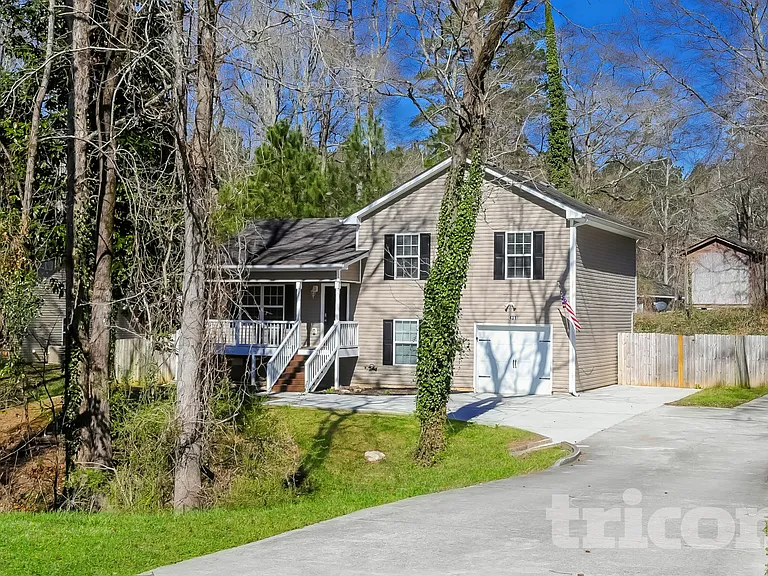 431 Bridgeport Pl — Photo 1