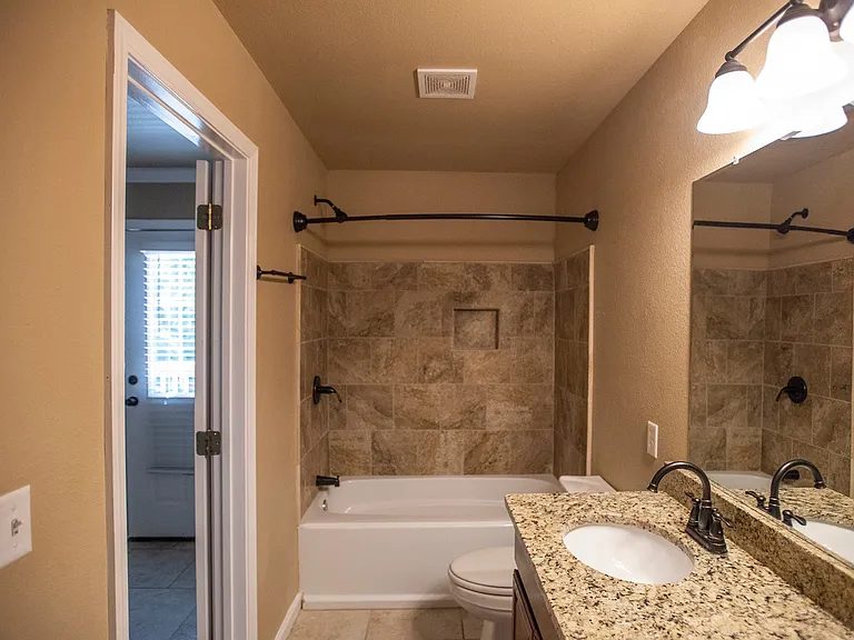 2451 N Brophy Cir — Photo 6