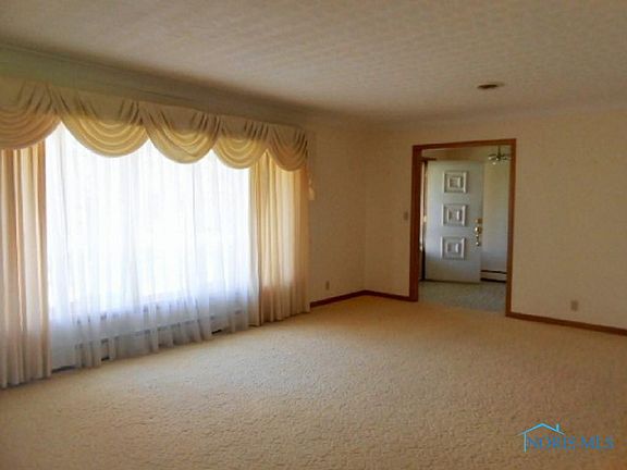 5th image of 926 Parklane Dr
