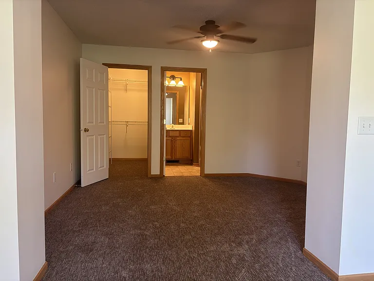 Master Suite (Upper LVL)