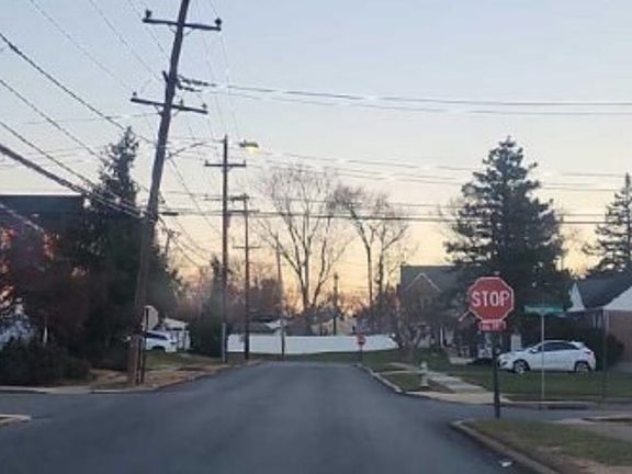 Exterior Neighborhood (street photo)