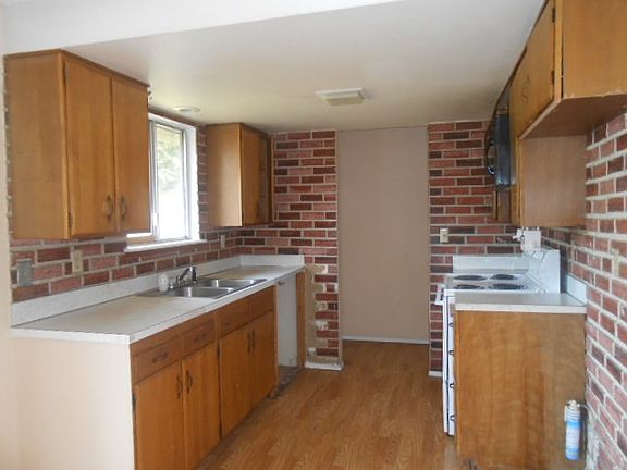 4th image of 19406 Aurora Dr E