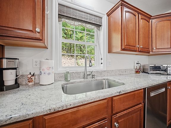 4th image of 6 Aster Ct #B