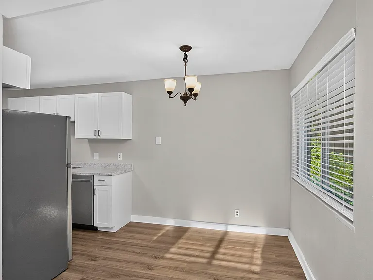 550 Harding Pl #E103 — Photo 9