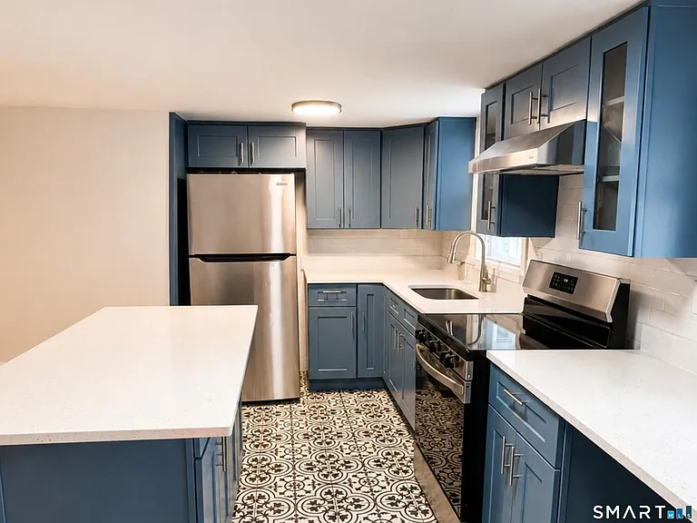 582 Main St — Photo 2