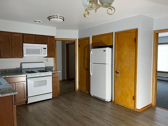 2nd image of 7506 N Oakley Ave