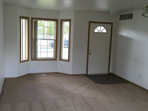 5th image of 13723 51st Ave NE