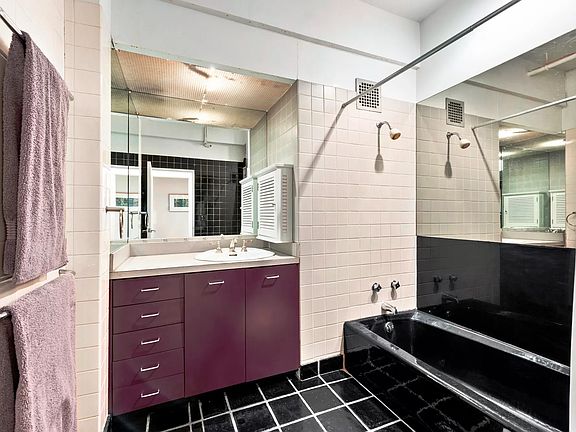 5th image of 347 W 39th St APT 13N