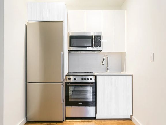 3rd image of 434 W 19th St APT 3B