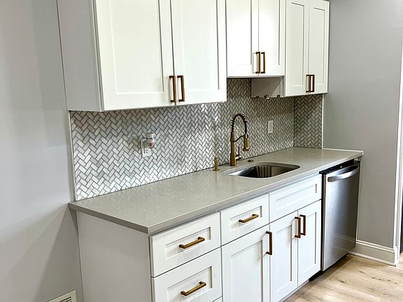 5th image of 1801 W Ontario St APT 2