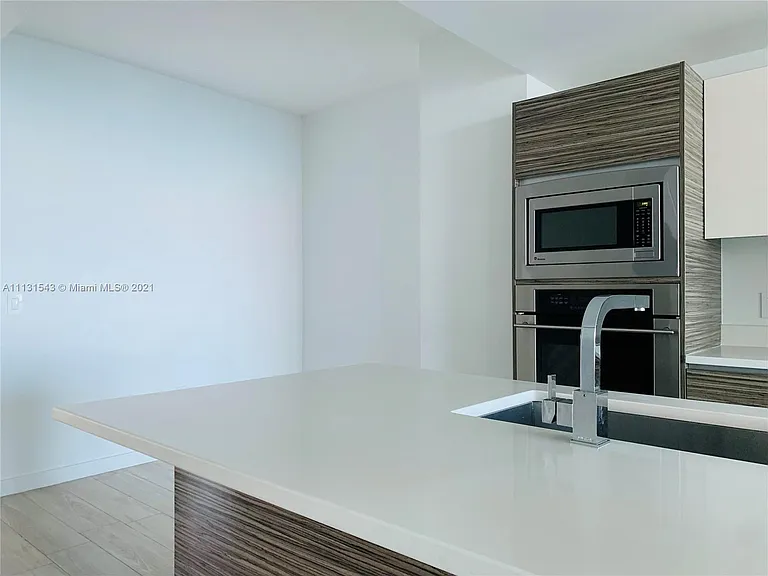460 NE 28th St #1206 — Photo 11