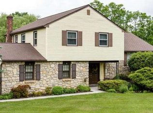 2 Merry Dell Dr, Churchville, PA 18966