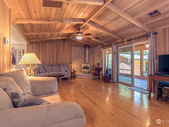 4th image of 70 Dogwood Lane