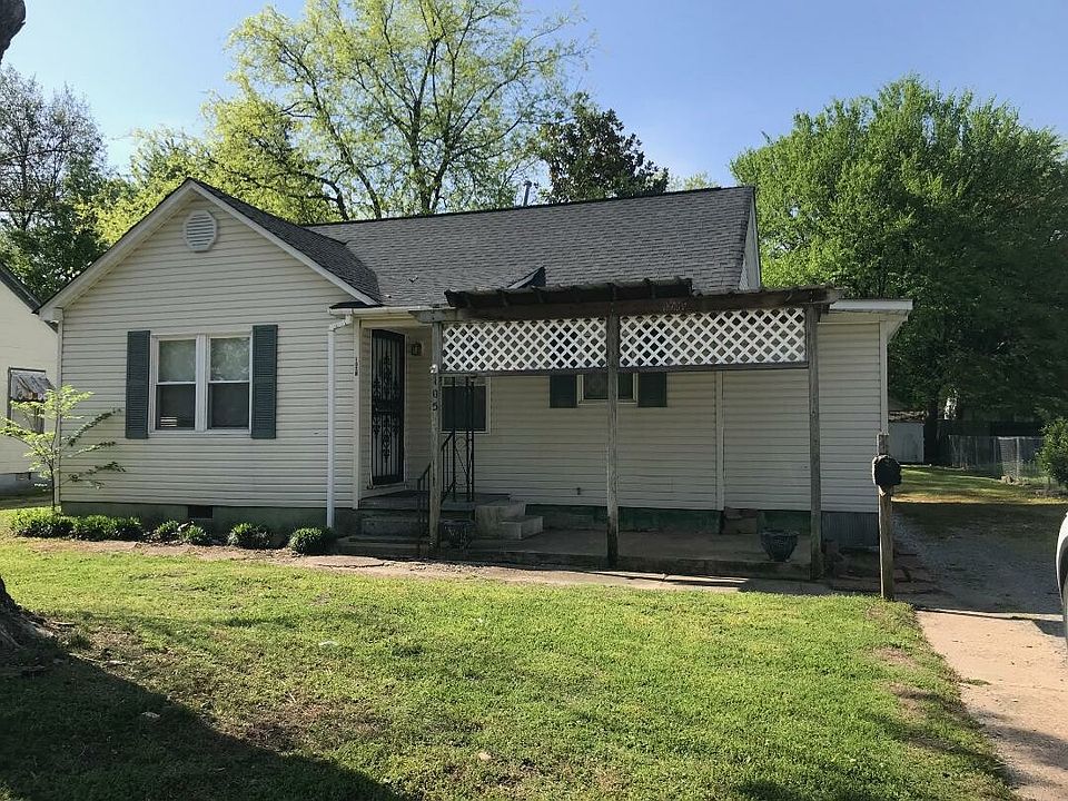 1st image of 105 W Magnolia St