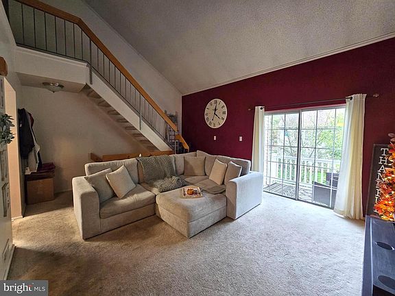 4th image of 404 Wimbledon Way