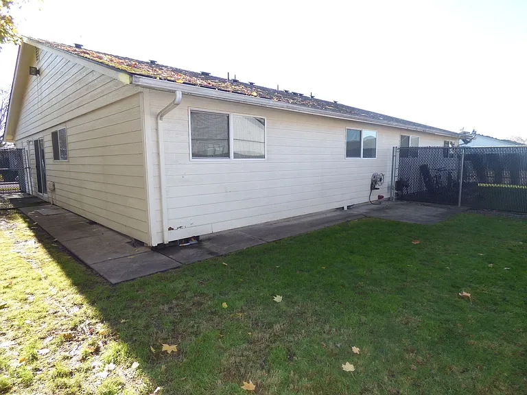 4811-4813 Cougar Ct SE — Photo 19
