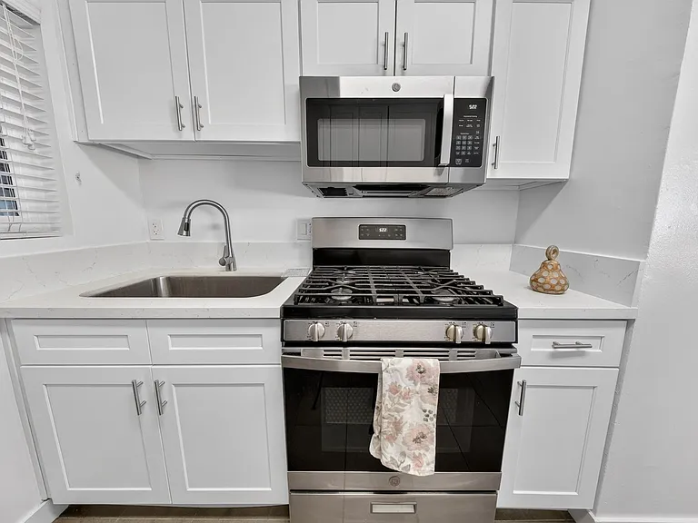 1815 N. Harvard Blvd — Photo 51