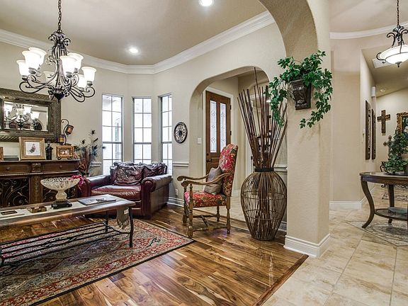4th image of 355 Regent Cir