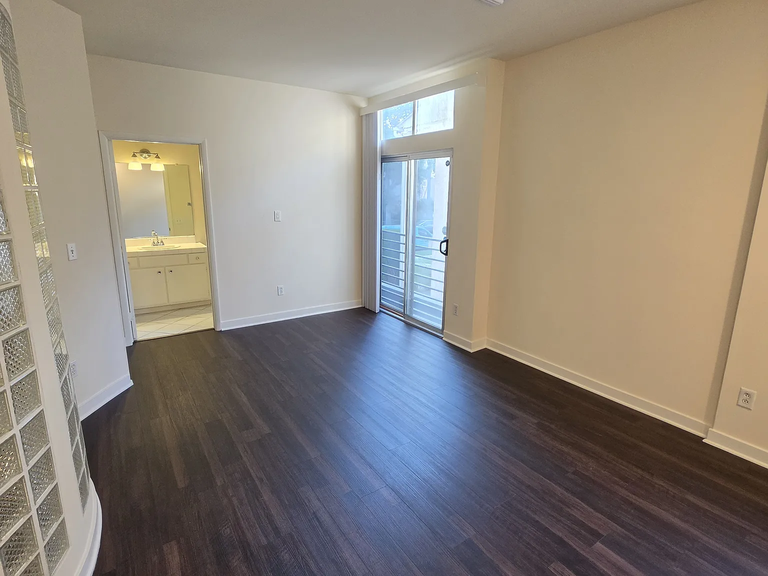 900 N Croft Avenue — Photo 4