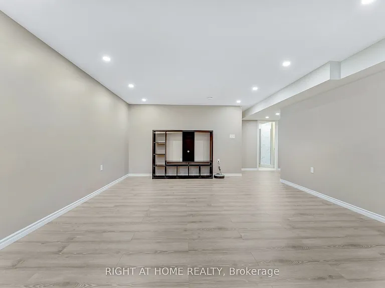 135 Stephenson Way — Photo 33