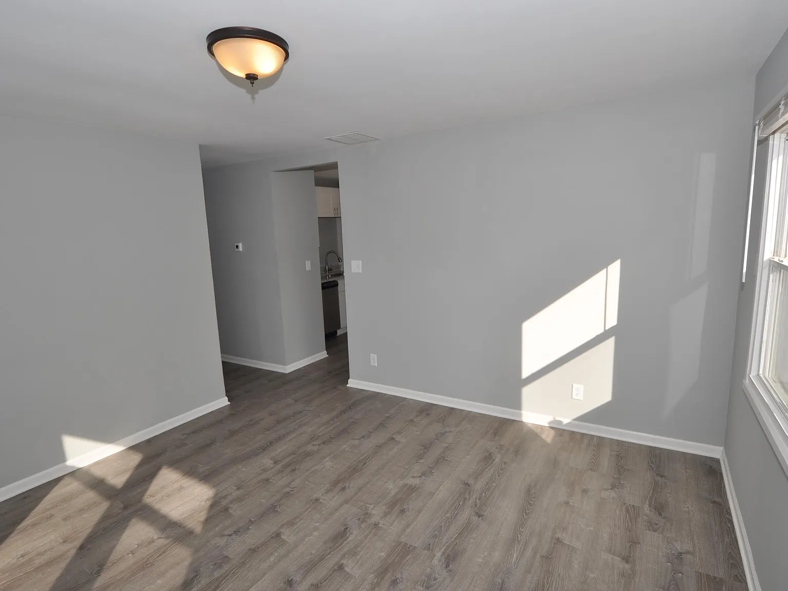 3 bed, 850 sqft, $2,000 — Photo 4