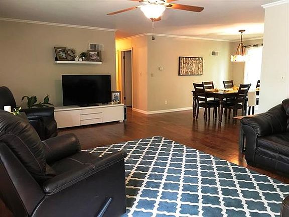 3rd image of 419 Town And Country Ln