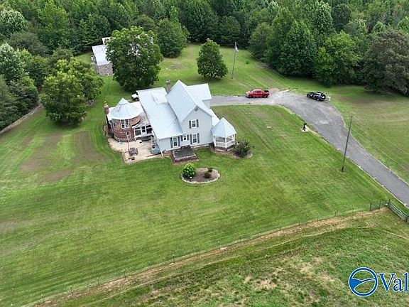 4th image of 271 Myles St