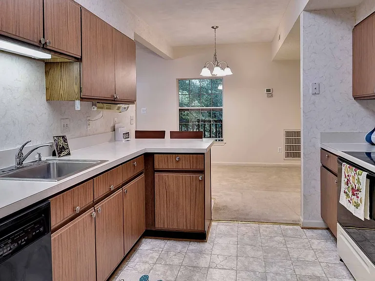 5409 Horan Ct — Photo 8
