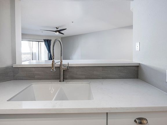 4th image of 5104 N 32nd St Unit 123
