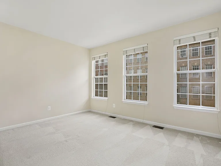 2664 Manhattan Pl #105 — Photo 26