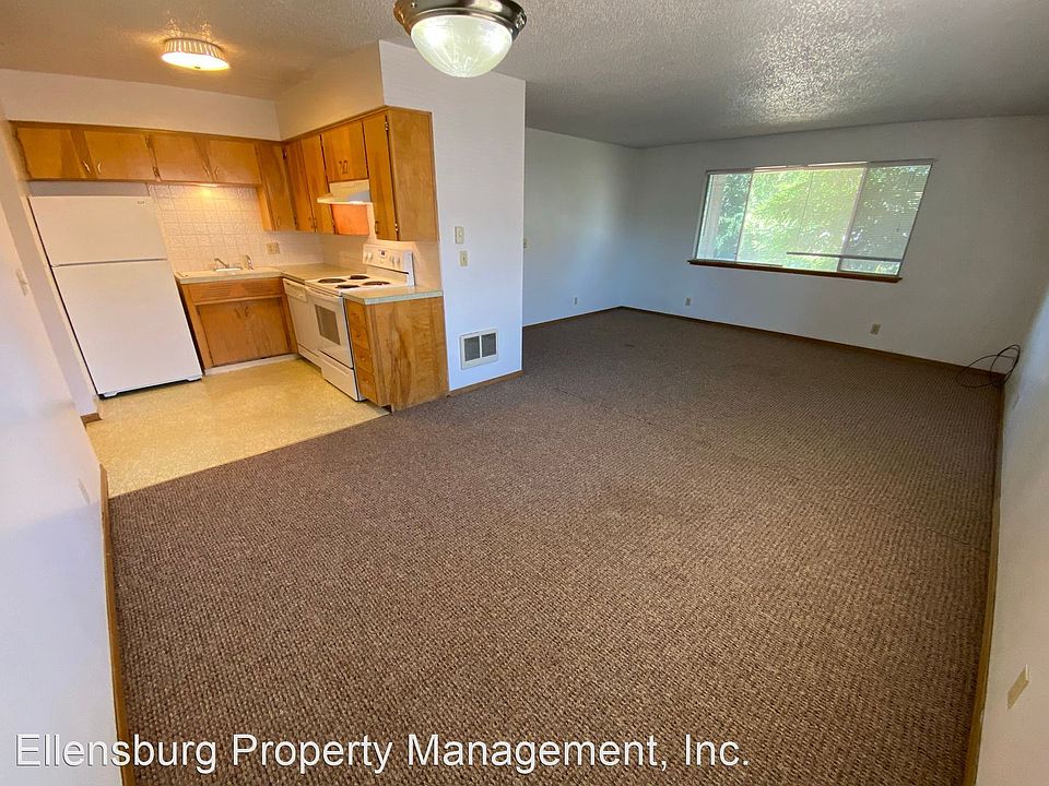 1st image of 208 S Pine St #10331749