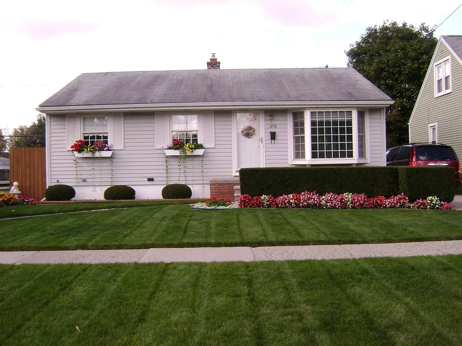 1258 Hull Ave photo 1