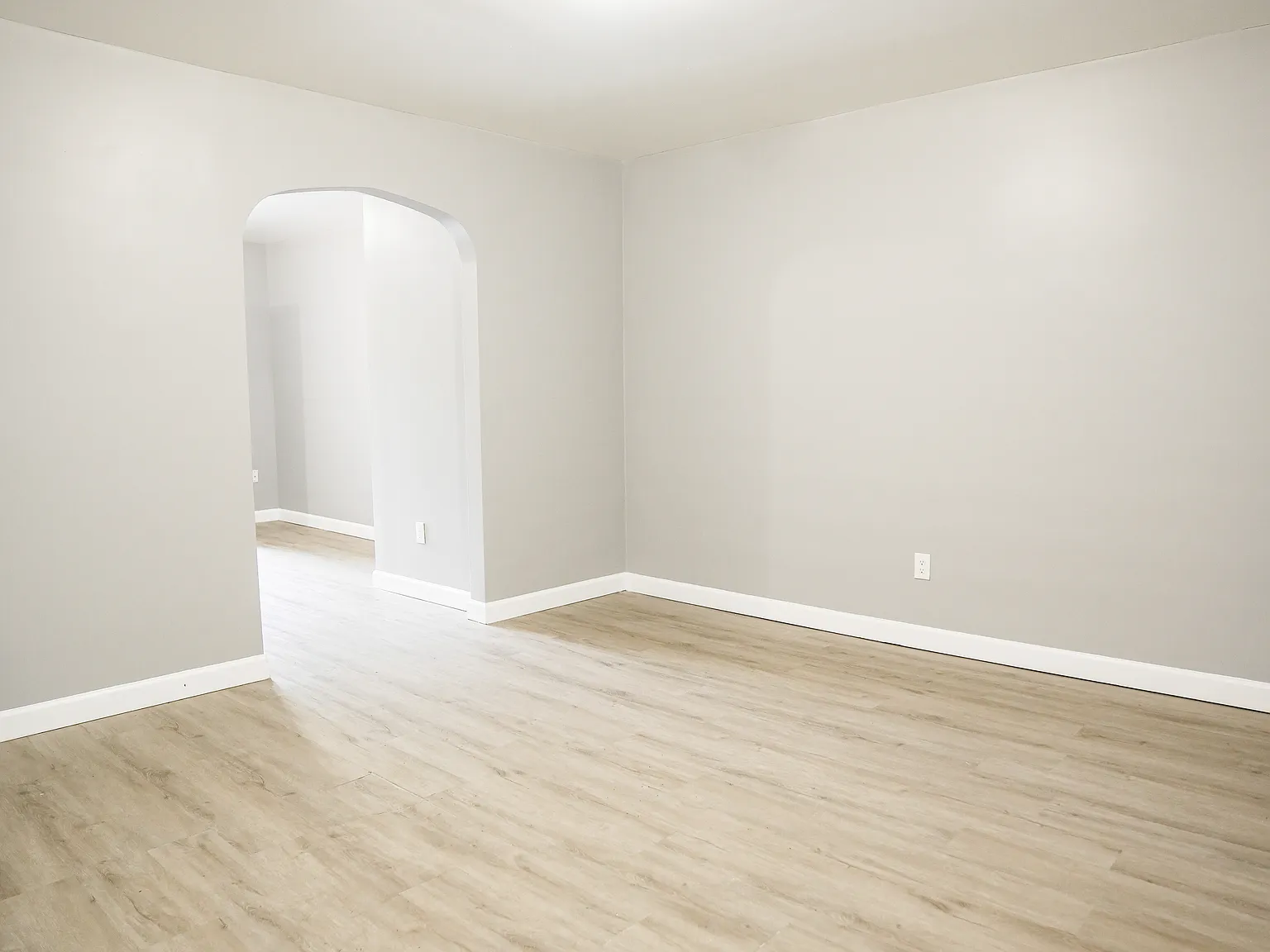 3 bed, 1.0 bath, $1,900 — Photo 3