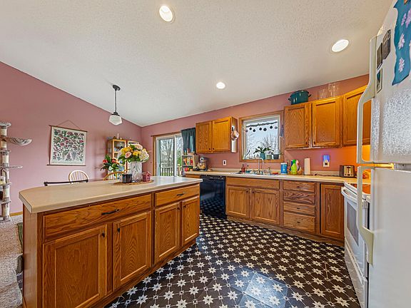 5th image of 135 Barony Rd