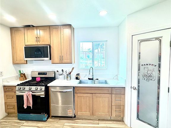 3rd image of 5642 Babb Ave